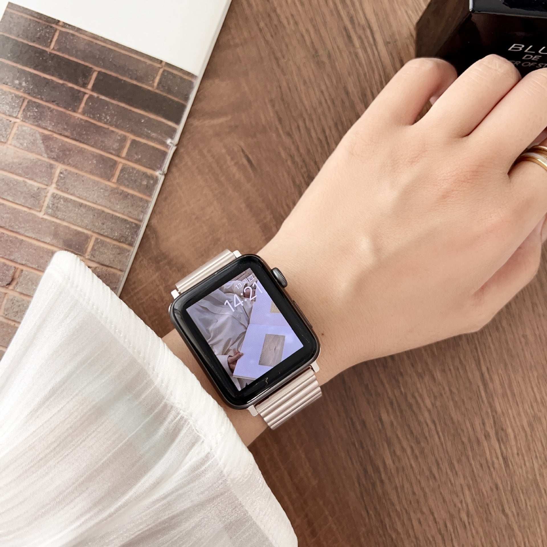 CASYFiE Metal Stainless Steel Apple Watch Strap