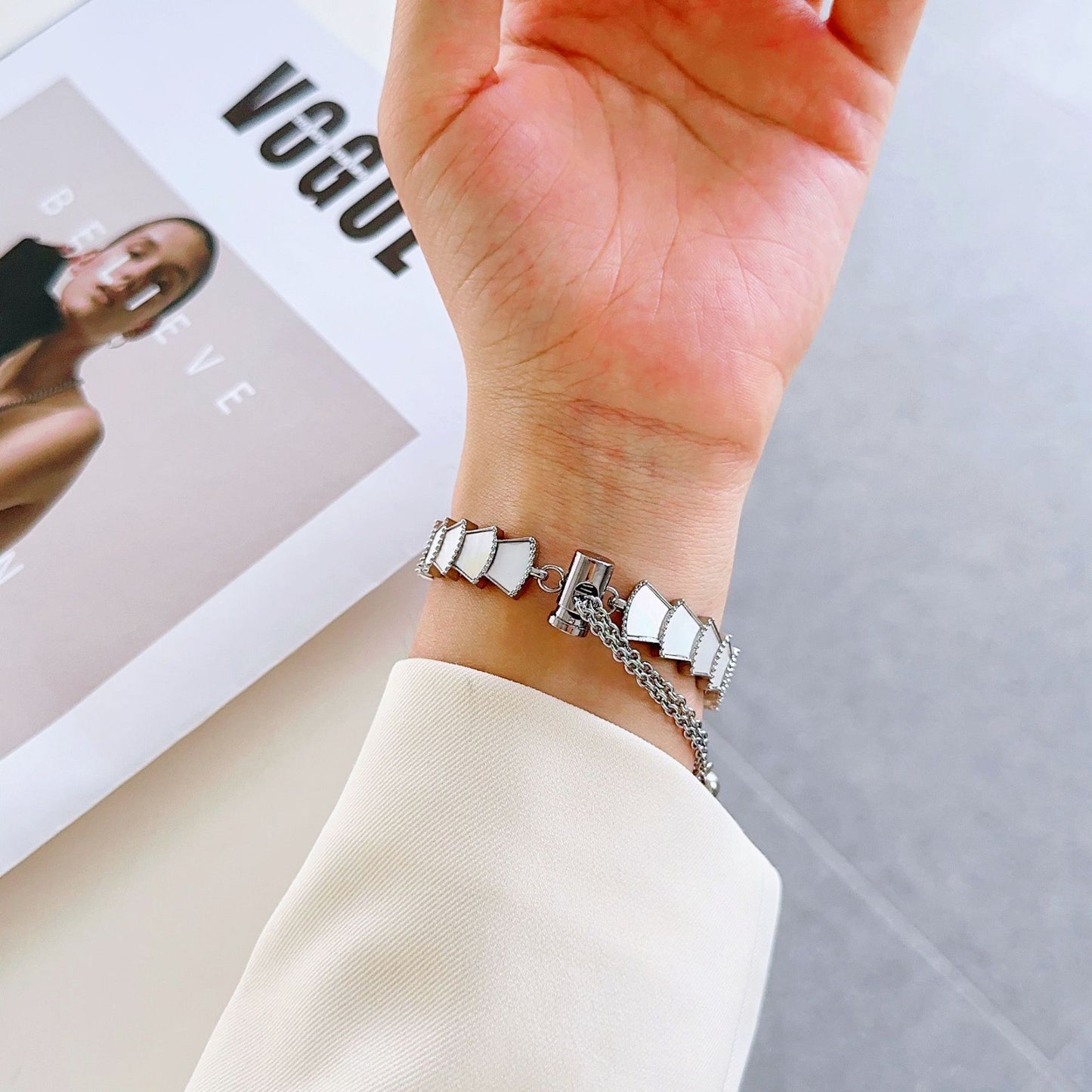 Beautiful Gradient Shell Apple Watch Strap For Women